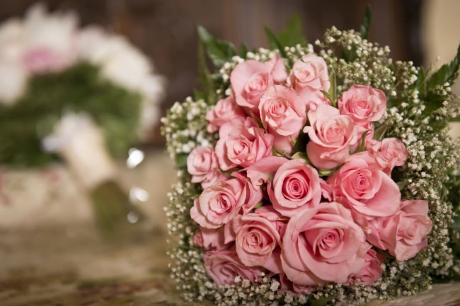 点击大图看下一张：新娘玫瑰手捧花图片