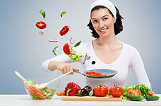 美女蔬菜沙拉健康饮食图片