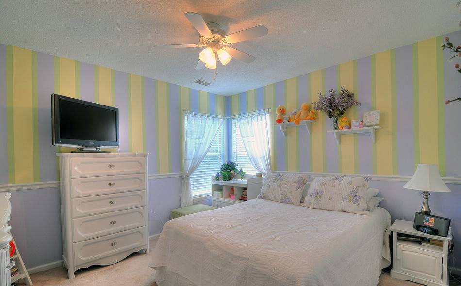 点击大图看下一张：美式卧室吊顶装修案例