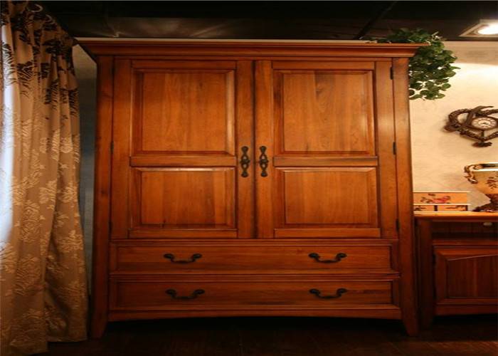 点击大图看下一张:美式卧室设计案例