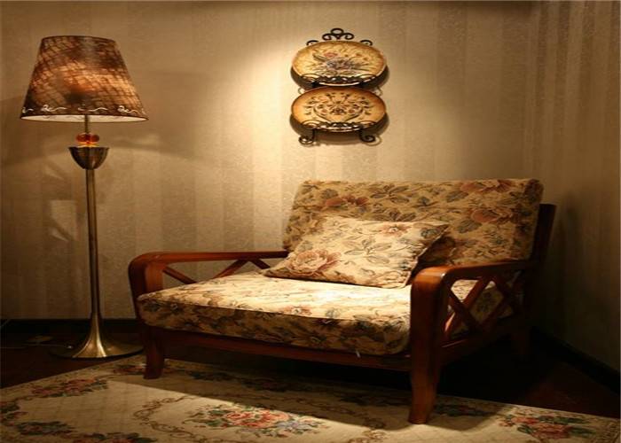 点击大图看下一张:美式椅装修图