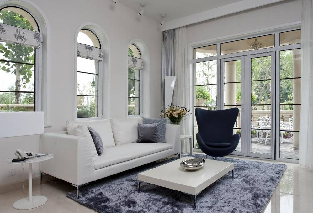 点击大图看下一张:现代客厅装修案例