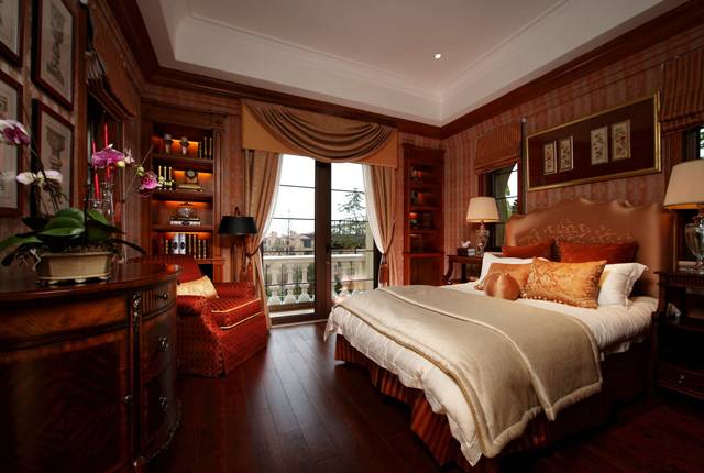点击大图看下一张：欧式美式卧室案例展示