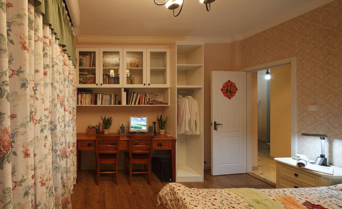 点击大图看下一张：田园卧室收纳设计案例展示