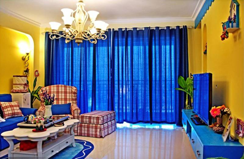 点击大图看下一张：地中海客厅窗帘设计方案
