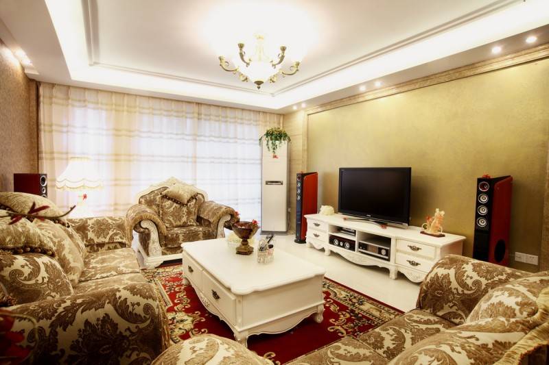 点击大图看下一张：欧式客厅复式楼装修案例