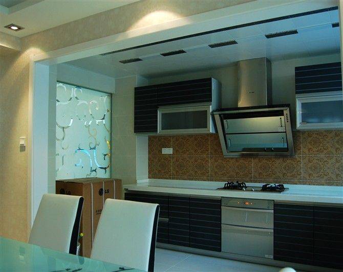 点击大图看下一张:现代厨房设计案例展示