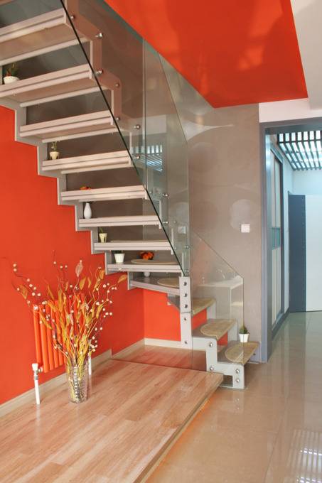 点击大图看下一张：现代楼梯设计案例展示