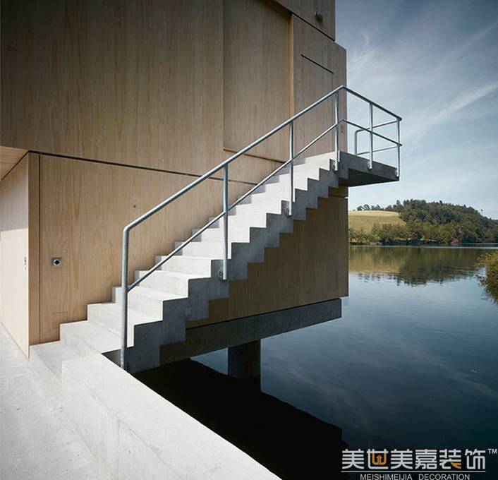 点击大图看下一张：现代简约现代简约简约风格现代简约风格别墅过道楼梯设计案例展示