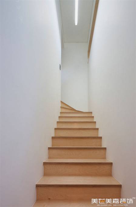 点击大图看下一张：现代楼梯设计方案