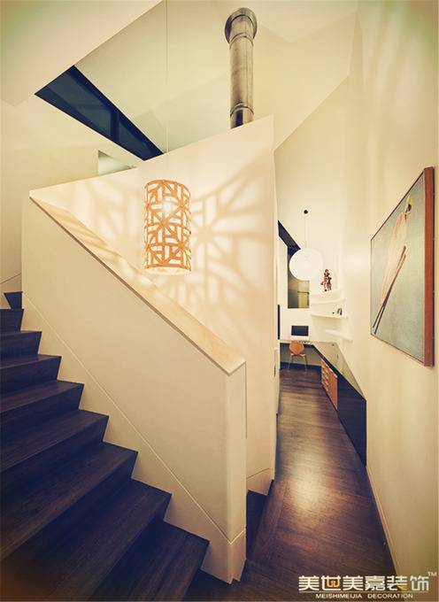 点击大图看下一张：美式乡村风格过道楼梯设计案例