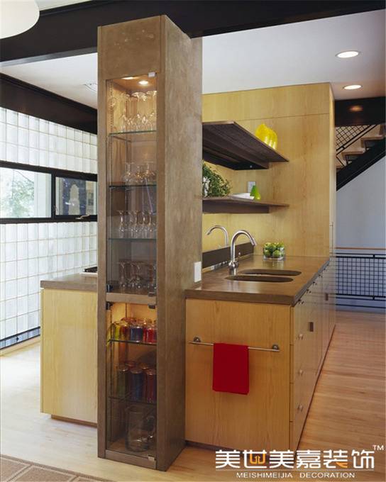 点击大图看下一张：现代现代风格厨房装修图