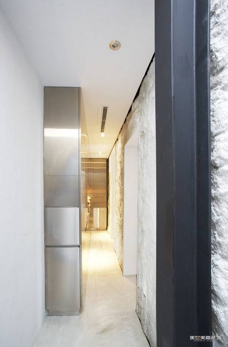 点击大图看下一张:现代过道案例展示