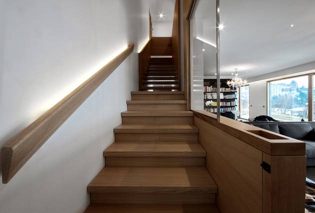 点击大图看下一张：美式美式风格过道楼梯设计案例