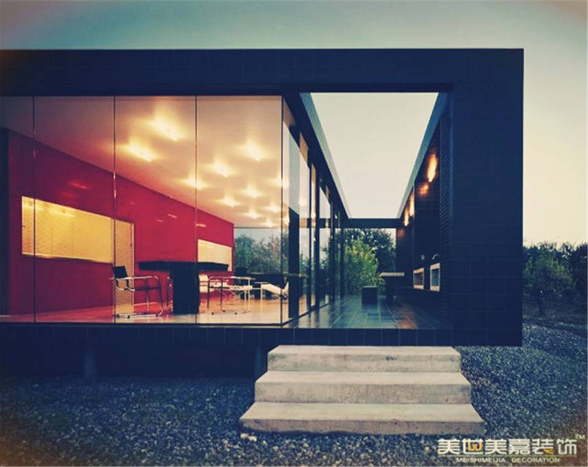 点击大图看下一张：现代现代风格别墅设计案例展示
