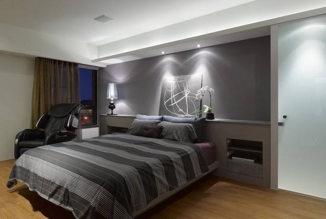 点击大图看下一张：现代卧室图片