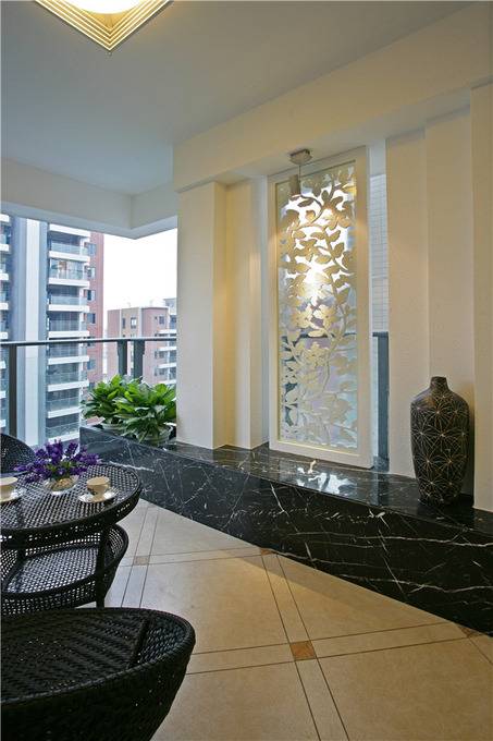 点击大图看下一张：现代阳台效果图