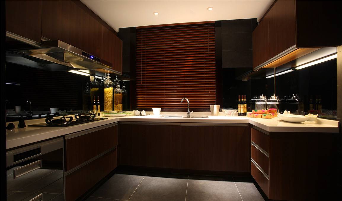 点击大图看下一张：现代厨房三室两厅两卫设计图