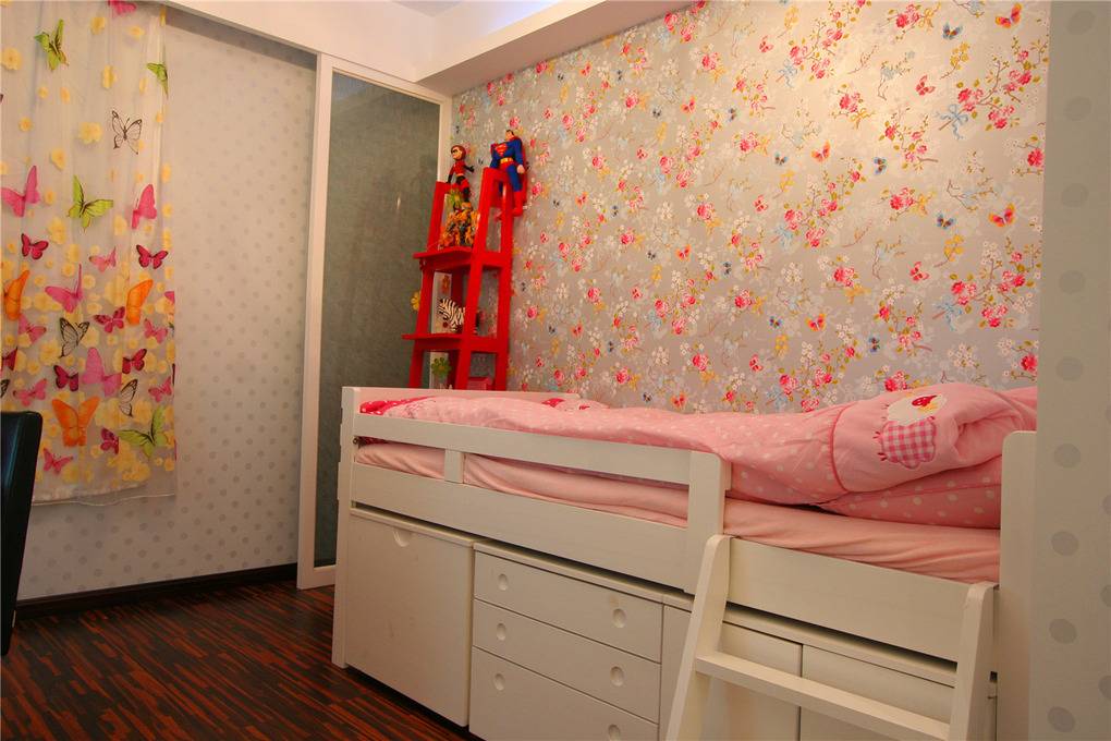 点击大图看下一张：现代儿童房装修图