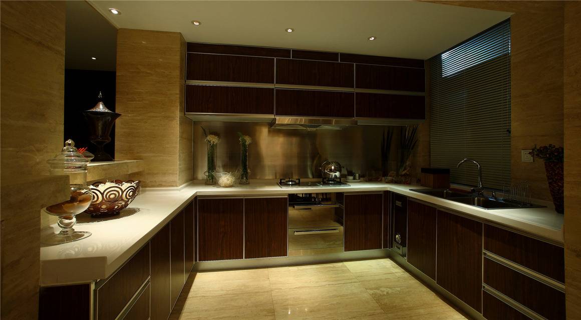 点击大图看下一张：现代厨房三室两厅两卫设计方案