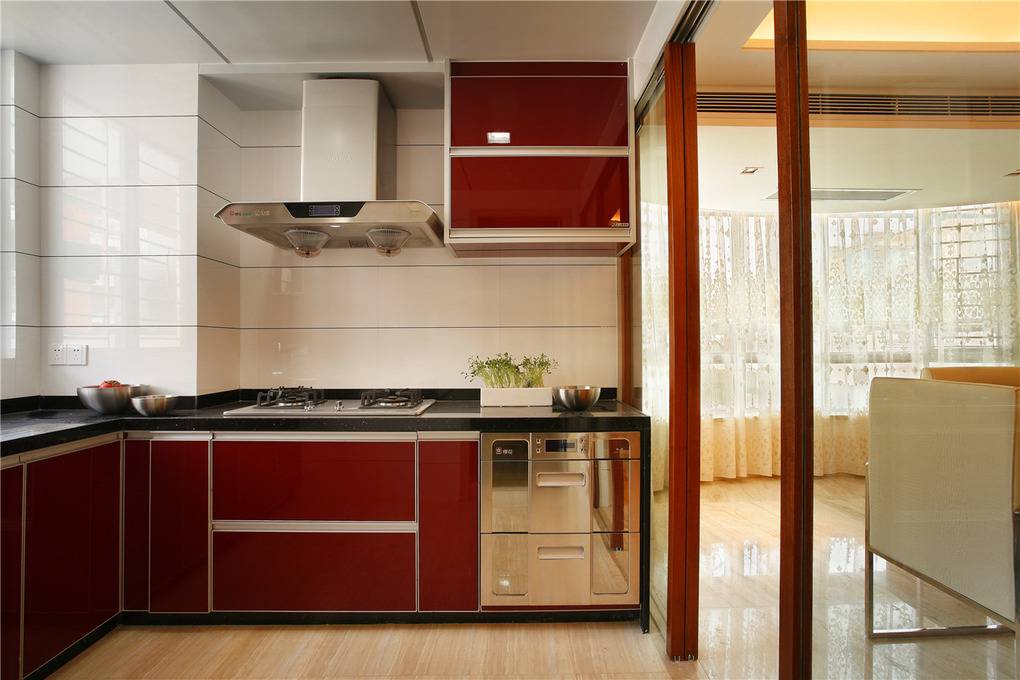 点击大图看下一张：现代简约厨房设计案例展示