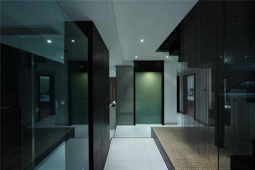 点击大图看下一张:古典过道跃层设计案例展示