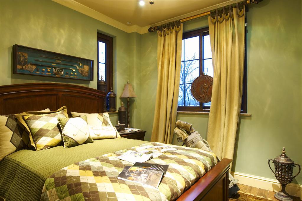 点击大图看下一张：美式卧室窗帘设计案例