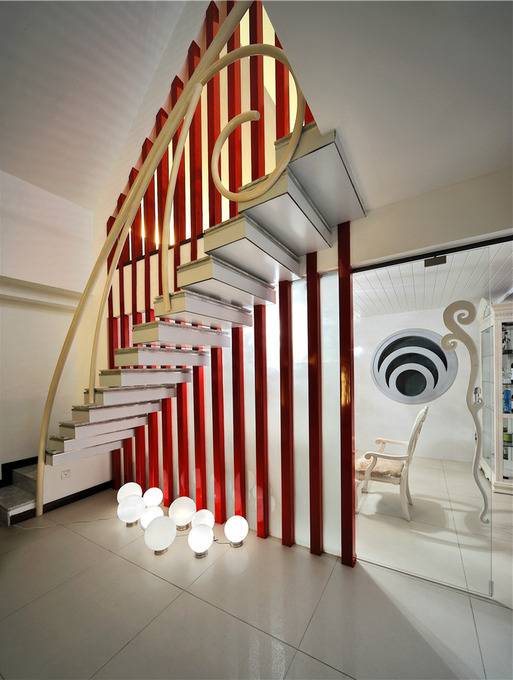 点击大图看下一张：现代别墅过道楼梯设计方案