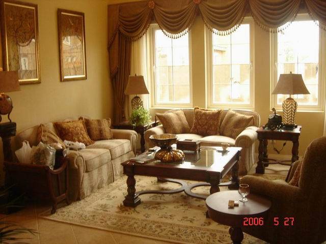 点击大图看下一张：客厅沙发茶几装修图