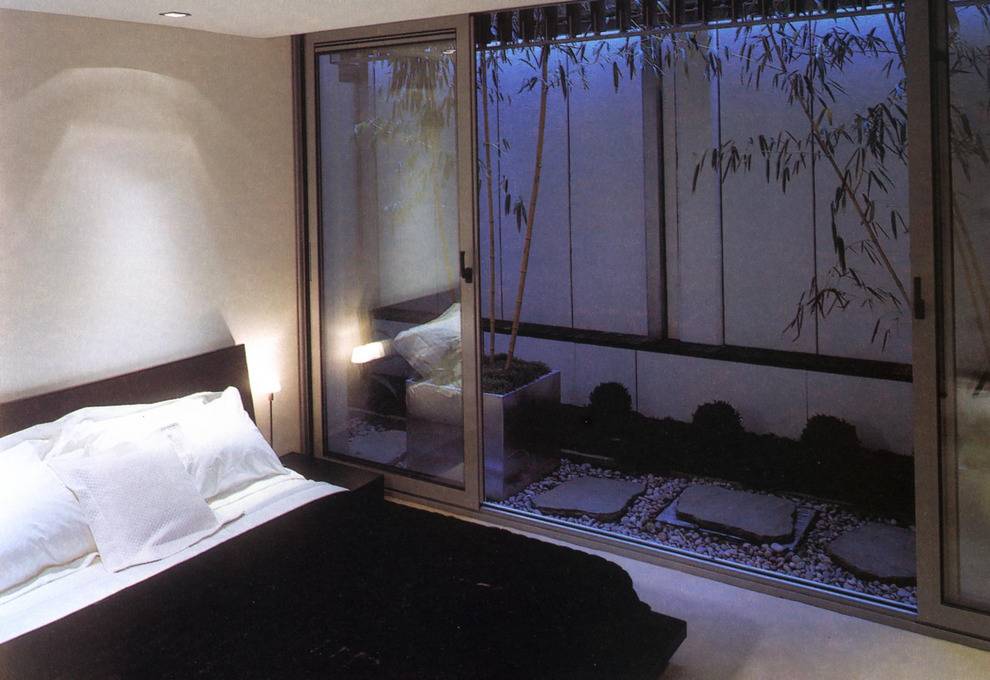 点击大图看下一张：现代卧室装修图
