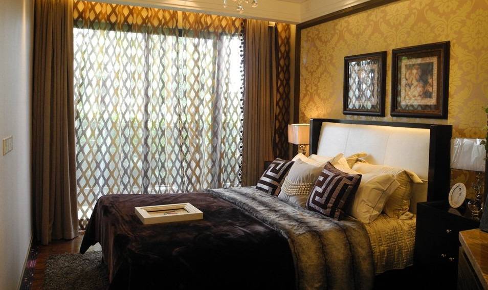 点击大图看下一张：欧式美式卧室窗帘装修案例