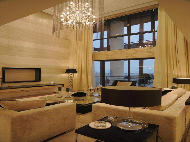 点击大图看下一张：现代客厅别墅窗帘装修案例