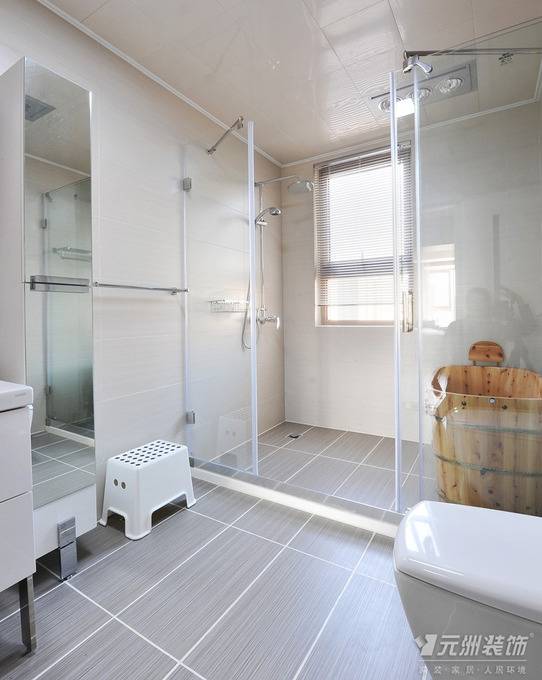 点击大图看下一张：现代卫生间别墅图片
