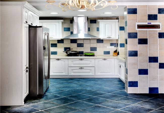 点击大图看下一张：美式美式风格厨房装修图