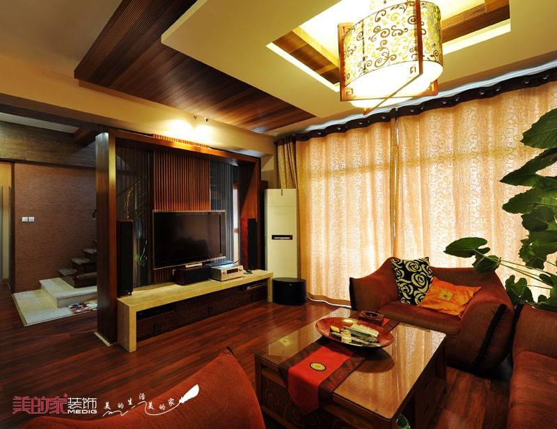 点击大图看下一张：中式客厅跃层吊顶窗帘设计案例展示