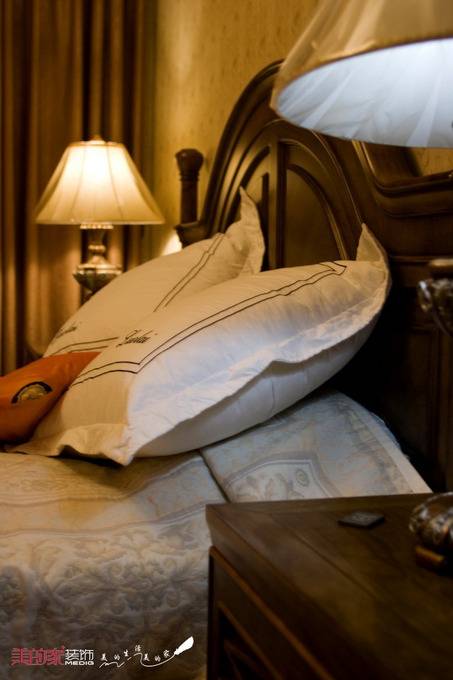 点击大图看下一张:欧式卧室设计方案