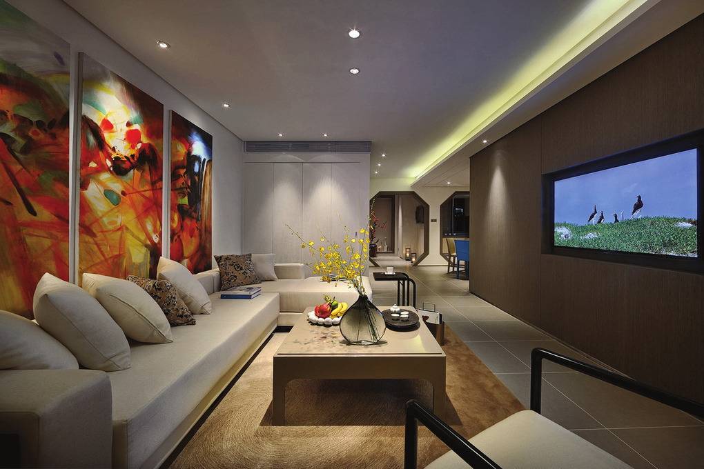 点击大图看下一张：现代客厅吊顶电视背景墙案例展示