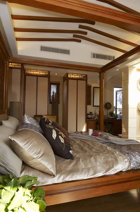 点击大图看下一张:东南亚卧室吊顶设计图