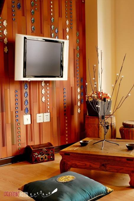 点击大图看下一张：中式客厅电视背景墙设计案例