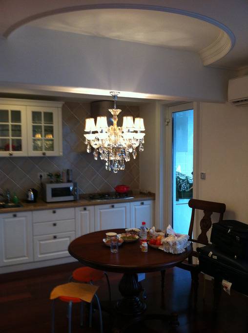 点击大图看下一张：欧式厨房吊顶设计方案