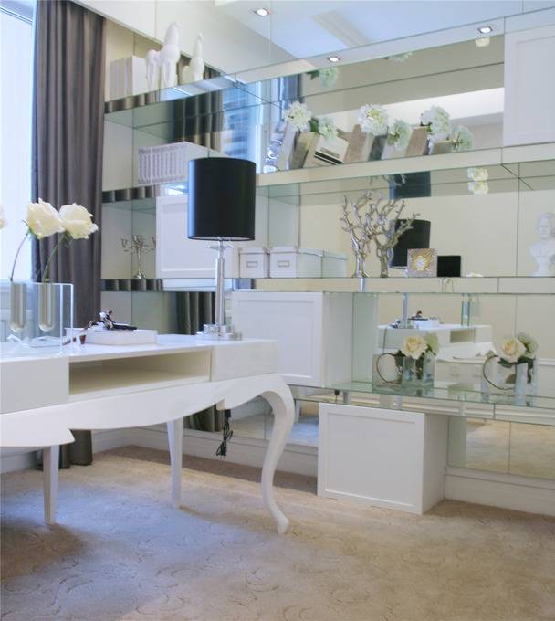 点击大图看下一张:欧式书房别墅案例展示