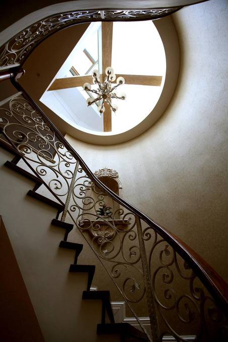 点击大图看下一张：新古典楼梯装修图