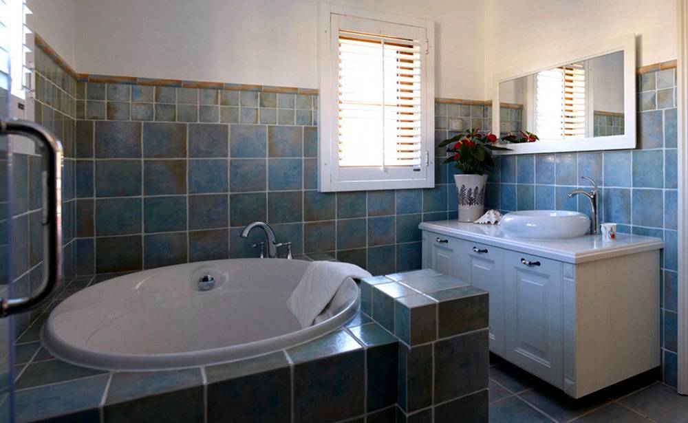 点击大图看下一张：美式卫生间别墅浴室装修案例