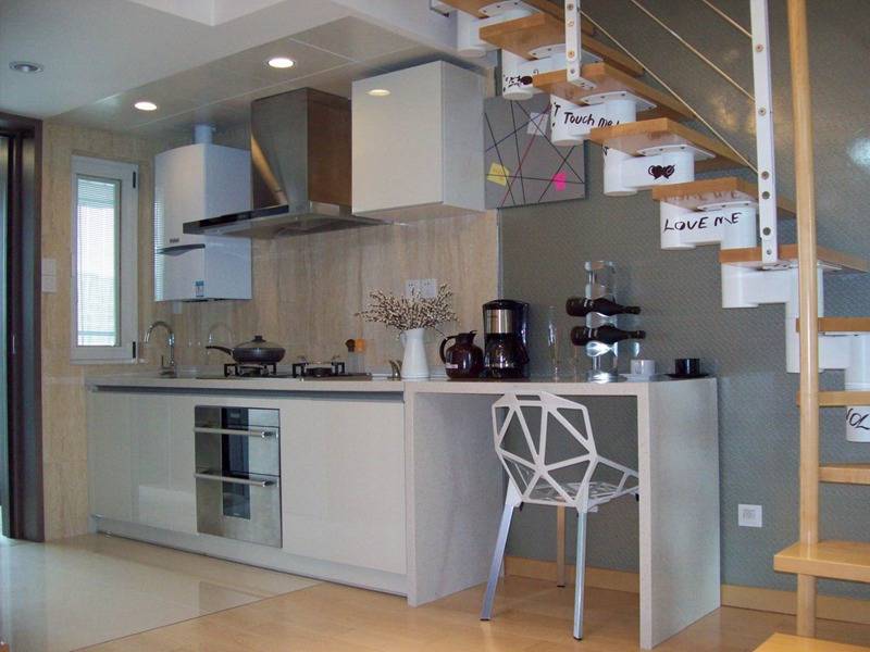 点击大图看下一张：现代厨房别墅楼梯设计方案