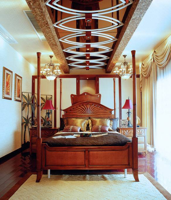 点击大图看下一张：美式卧室吊顶窗帘装修案例