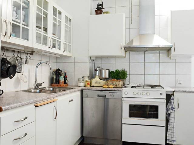 点击大图看下一张：现代厨房装修案例