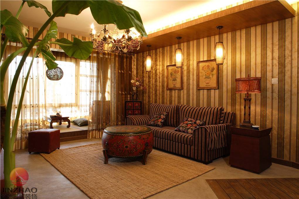 点击大图看下一张：混搭客厅沙发茶几设计方案