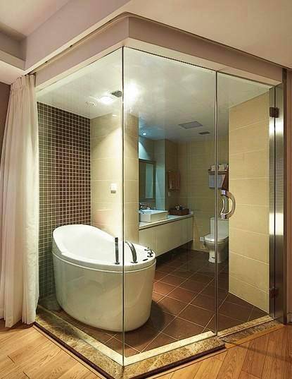 点击大图看下一张：现代时尚卫生间卫浴玻璃门图片