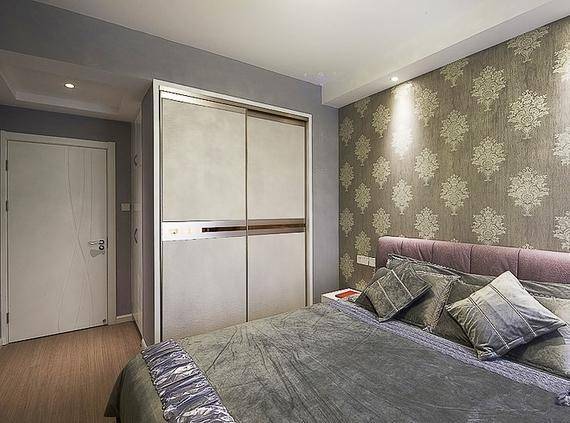 点击大图看下一张：衣柜装修图