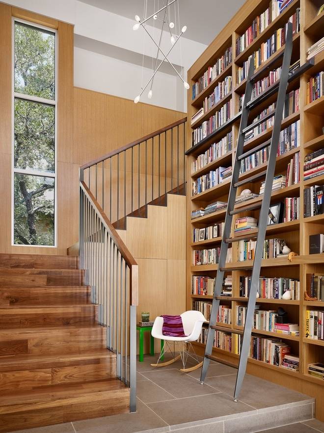 点击大图看下一张：楼梯书架设计方案
